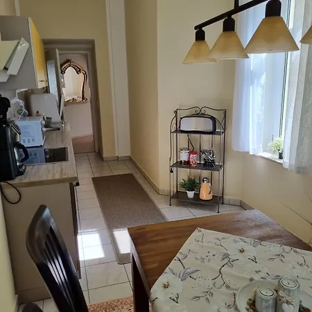 Fuerst Metternich, Apartment